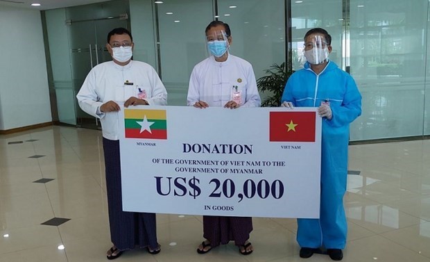 Vietnam entrega suministros medicos a Myanmar para apoyar la lucha contra COVID-19 hinh anh 1