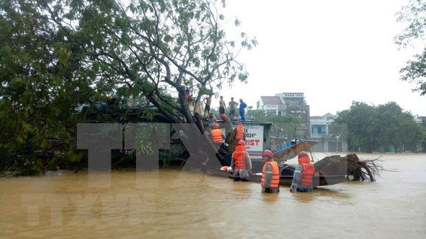 Instan a prestar apoyo en Vietnam a pobladores afectados por inundaciones hinh anh 1