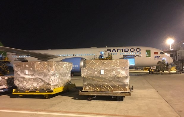 Bamboo Airways transporta gratuitamente articulos de ayuda a zonas afectadas por inundaciones hinh anh 1