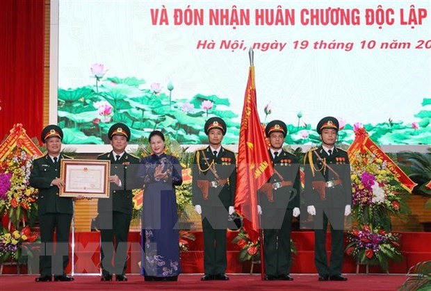 Presidenta del Parlamento vietnamita asiste al acto por los 70 anos del Dia Tradicional de periodico Ejercito Popular hinh anh 1