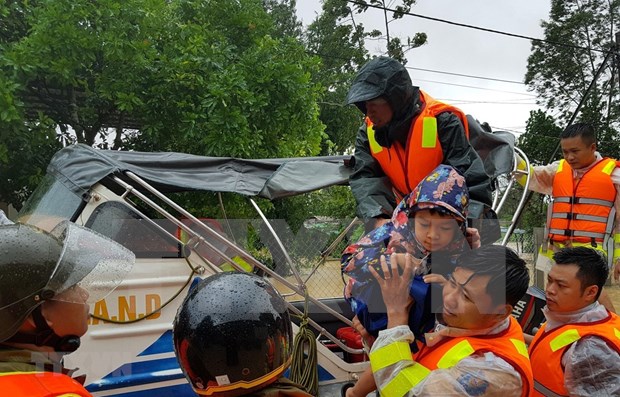 Embajadas de Vietnam en extranjero recaudan fondos para aliviar consecuencias de inundaciones hinh anh 1