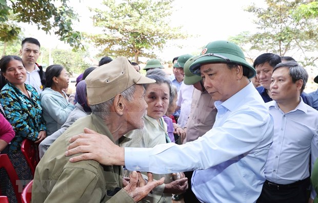 Premier de Vietnam inspecciona labores para superar consecuencias de riadas en el Centro hinh anh 1