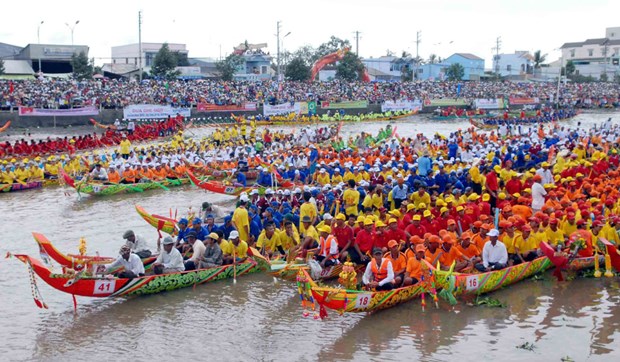Inauguran Festival tradicional de Ok Om Bok 2020 en Tra Vinh hinh anh 1