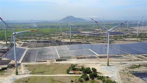 Phu Yen aprueba inversiones de 73 millones de dolares para proyecto de energia eolica hinh anh 1