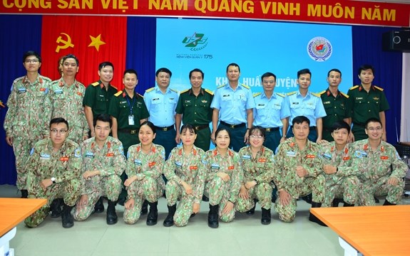 Inauguran en Vietnam curso de capacitacion en transporte aereo para oficiales de hospital de campana hinh anh 1