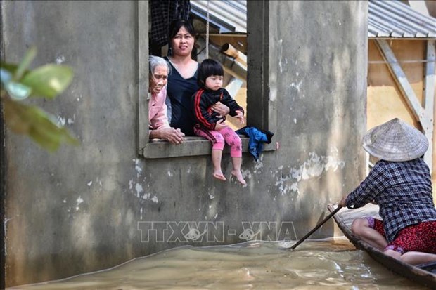Vietnamitas en Ucrania apoyan a pobladores afectados por desastres naturales en region central hinh anh 1