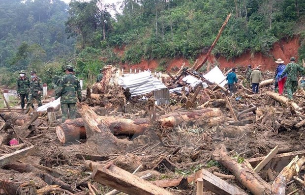 Reportan un fallecido por deslizamiento de tierra en provincia vietnamita hinh anh 1