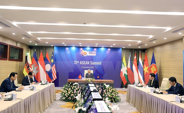 Primer ministro de Vietnam preside la sesion plenaria del XXXVII Cumbre de la ASEAN hinh anh 1