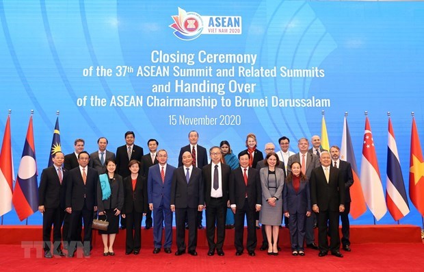 Culminan con exito 37 Cumbre de ASEAN y citas magnas conexas hinh anh 1