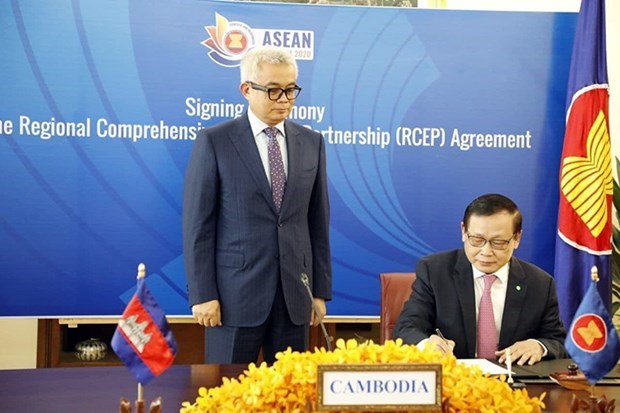 Valora prensa camboyana la firma del acuerdo RCEP como logro historico de la region hinh anh 1