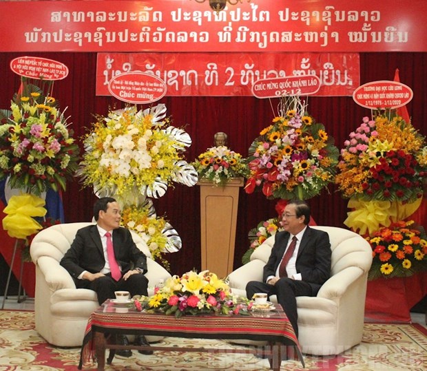Dirigentes de Ciudad Ho Chi Minh saludan aniversario 45 del Dia Nacional de Laos hinh anh 1