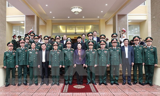 Presidenta del Parlamento de Vietnam exalta logros de la Zona Militar 4 hinh anh 1