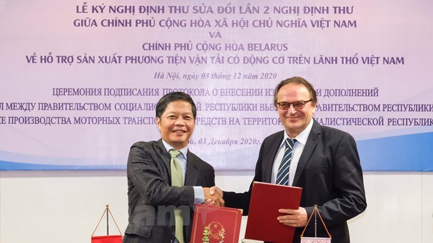 Vietnam y Belarus intensifican cooperacion en produccion de vehiculos de transporte hinh anh 1