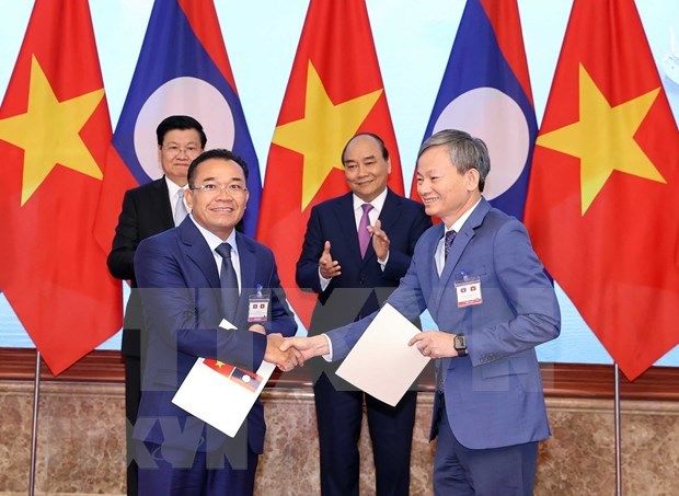 Empresa vietnamita firma acuerdos para comprar electricidad de Laos hinh anh 1
