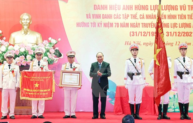 Recibe unidad policiaca vietnamita titulo de Heroe de Fuerzas Armadas Populares hinh anh 1