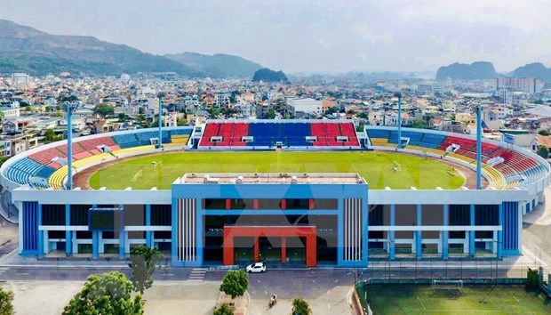 Provincia nortena de Quang Ninh invierte en renovacion del estadio Cam Pha ante los SEA Games 31 hinh anh 1