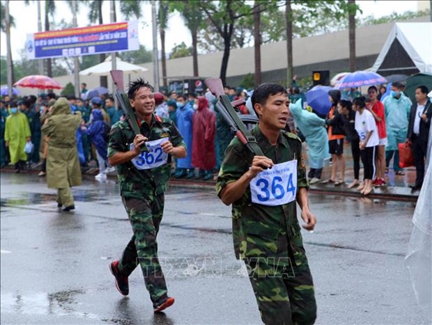 Nutrida participacion en maraton conmemorativo por aniversario de Ejercito Popular de Vietnam hinh anh 1