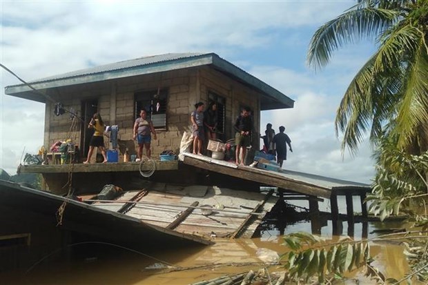 Filipinas evacua a casi 10 mil personas por lluvias torrenciales hinh anh 1