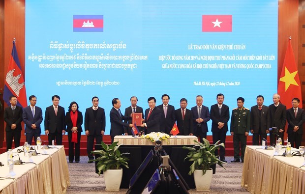 Entran en vigor documentos legales sobre demarcacion fronteriza Vietnam-Camboya hinh anh 1