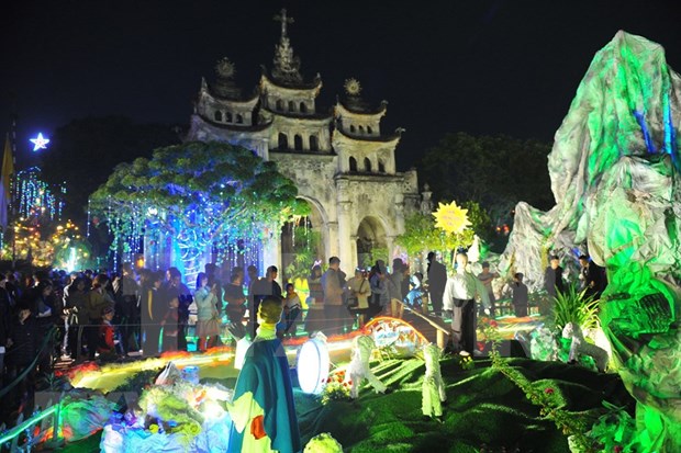 Celebran Navidad en la catedral de piedra mas singular de Vietnam hinh anh 1