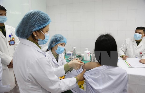 Continuan en Vietnam ensayo de vacuna anticovid con una mayor dosis hinh anh 1