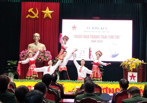 Entregan en Hanoi premios del concurso “Rusia en mi corazon” hinh anh 1