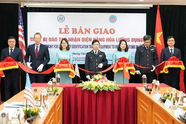 Estados Unidos ayuda a Vietnam en capacitacion de aduana hinh anh 1