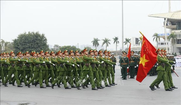 Policia dispuesta a proteger la seguridad del XIII Congreso Nacional del Partido Comunista de Vietnam hinh anh 2