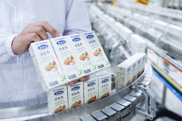 Empresa vietnamita exporta gran lote de leche a China hinh anh 1