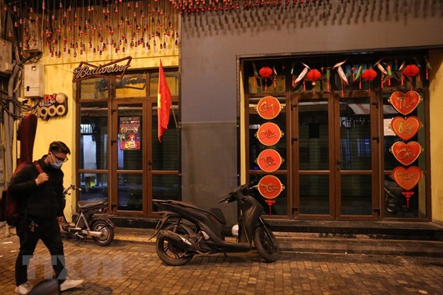 Cierran en Hanoi karaokes, discotecas y bares por COVID-19 hinh anh 1