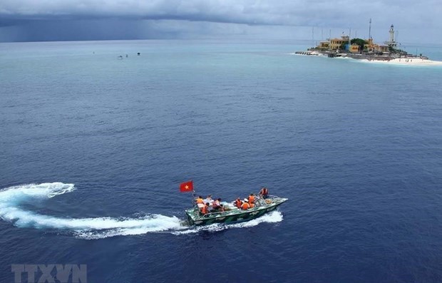 Japon y el Reino Unido expresan inquietud por situacion en el Mar del Este hinh anh 1