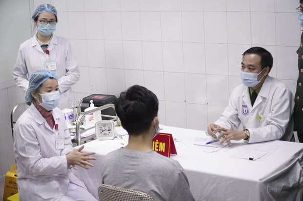 Vietnam completa primer ensayo de vacuna Nano Covax en humanos hinh anh 1