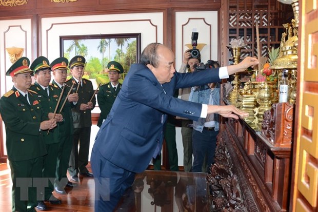 Primer ministro de Vietnam felicita a unidades militares en ocasion del Tet hinh anh 2