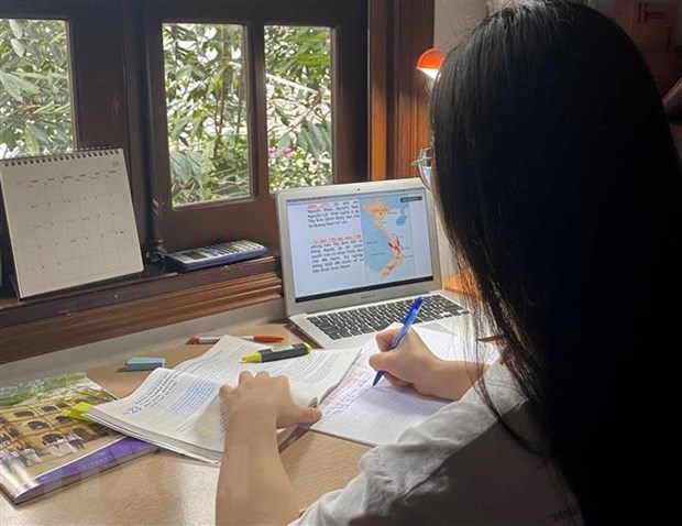 Alumnos en Ciudad Ho Chi Minh estudiaran en linea hasta finales de febrero hinh anh 1