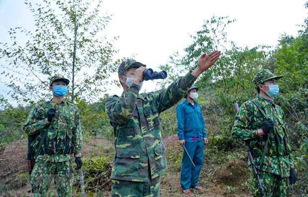 Soldados vietnamitas de guardia fronteriza cumplen deberes de proteger la Patria hinh anh 1