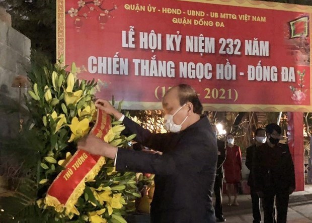 Primer ministro de Vietnam rinde tribute al rey Quang Trung, heroe de lucha contra invasores foraneos hinh anh 1
