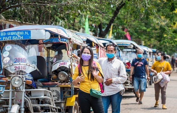 Laos: 150 mil trabajadores de la salud recibiran vacuna contra el COVID-19 hinh anh 1
