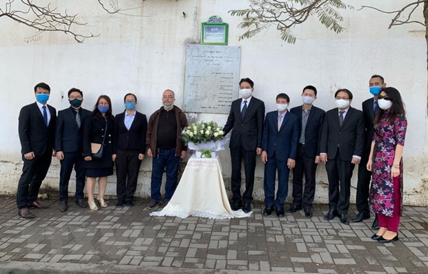 Embajada vietnamita rinde homenaje postumo a periodistas argelinos caidos en Vietnam hinh anh 1