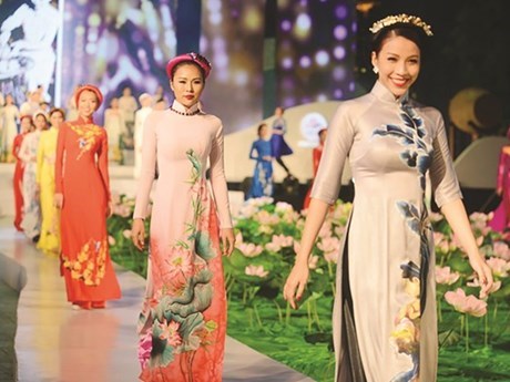 Honran belleza de Ao Dai, traje tradicional de mujeres vietnamitas hinh anh 1