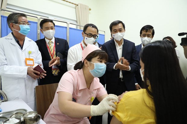 Vietnam prueba en humanos su segunda vacuna contra el COVID-19 hinh anh 1