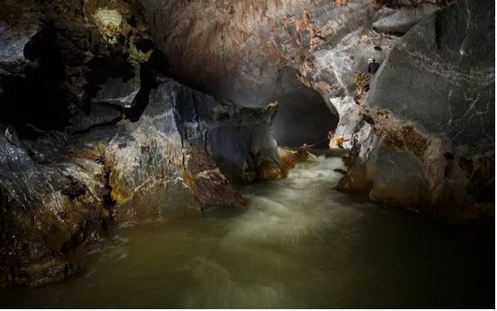 Tour a Son Doong, mayor caverna mundial en Vietnam, acapara atencion de turistas hinh anh 1