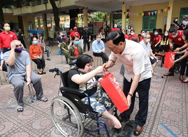 Lanzaran en Vietnam en mayo el mes humanitario para una comunidad segura hinh anh 1