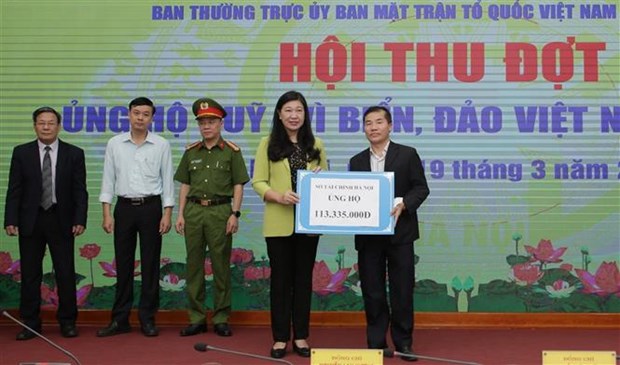 Recaudan en Hanoi fondos a favor de zonas maritimas e insulares de Vietnam hinh anh 1
