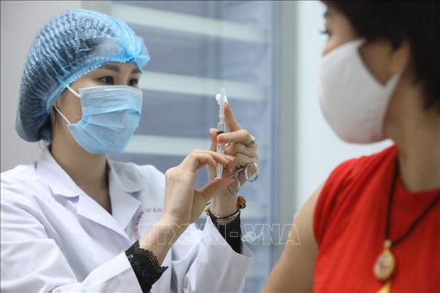 Vietnam realiza segunda inyeccion de vacuna Nano Covax para 26 voluntarios hinh anh 1