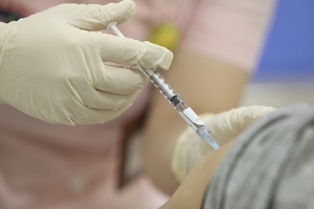 COVID-19: Numero de vacunados en Vietnam asciende a 45 mil personas hinh anh 1