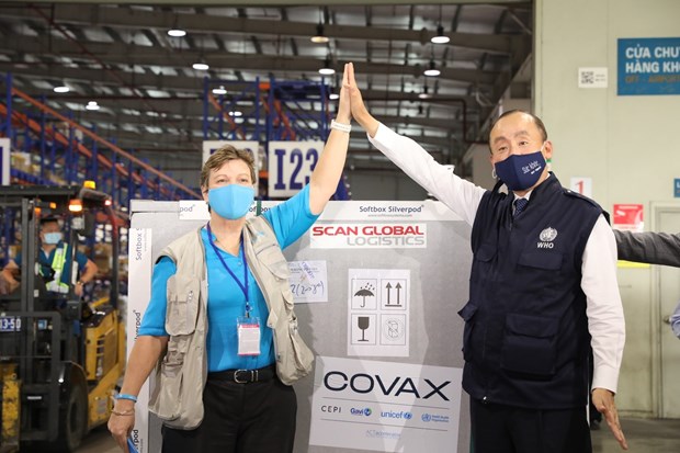 Arriba a Vietnam primer lote de vacuna contra COVID-19 de COVAX Facility hinh anh 1