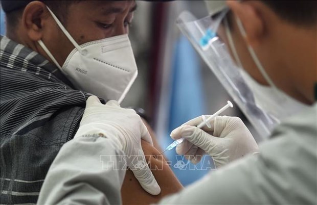 Banco regional apoya a Indonesia en compra de vacunas contra el COVID-19 hinh anh 1