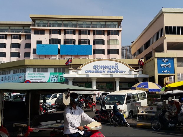 Phnom Penh cierra un mercado mayorista para evitar propagacion del COVID-19 hinh anh 1