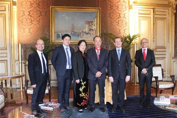 Embajador vietnamita recibe Orden Nacional de la Legion de Honor de Francia hinh anh 1