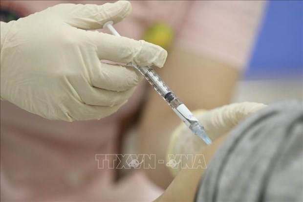 Hospitales de Vietnam pueden manejar coagulacion causada por vacuna contra el COVID-19 a traves de telesalud hinh anh 1